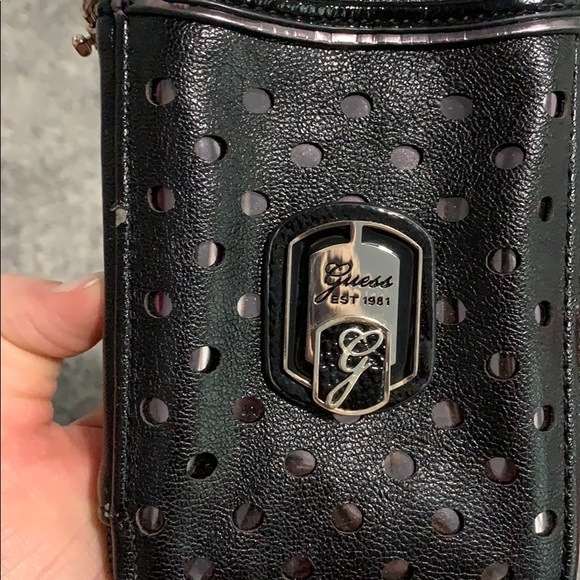 Guess wristlet - Picture 6 of 6